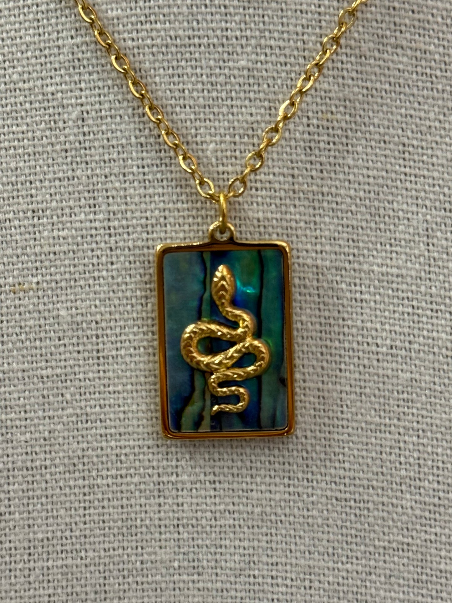 Collana con ciondolo pendente snake