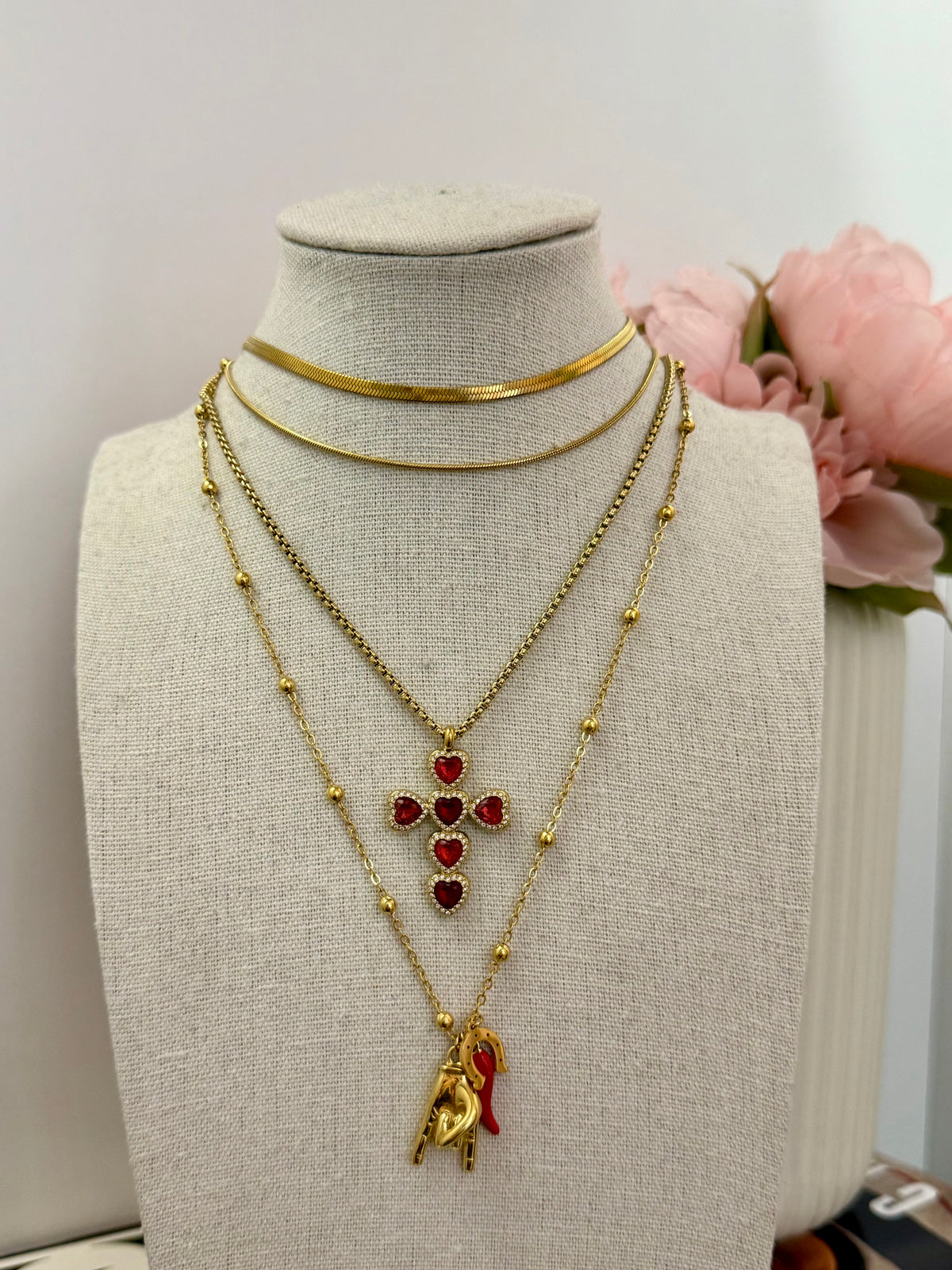 Collana con croce cuori rossi