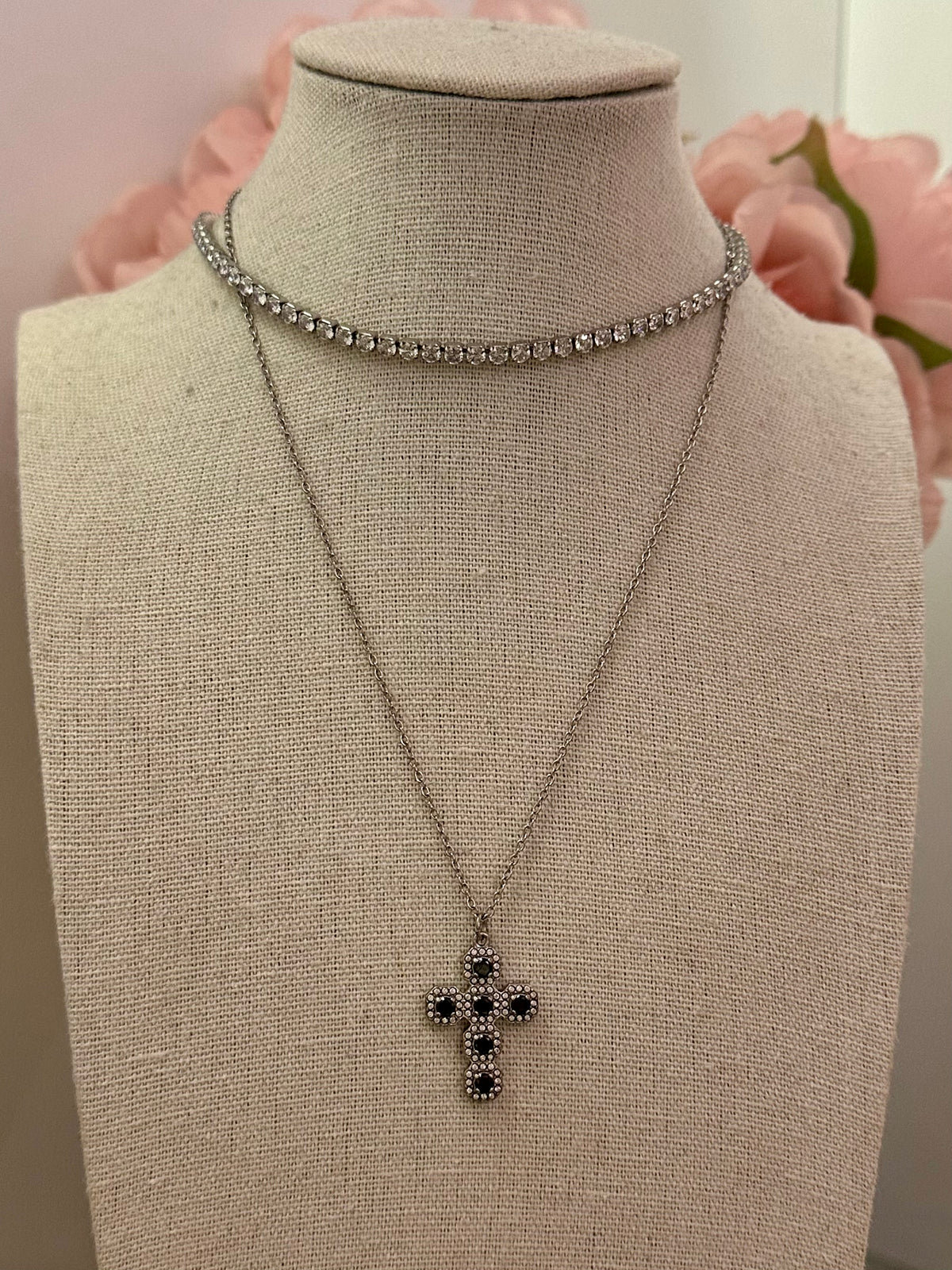 Collana croce nera con zirconi