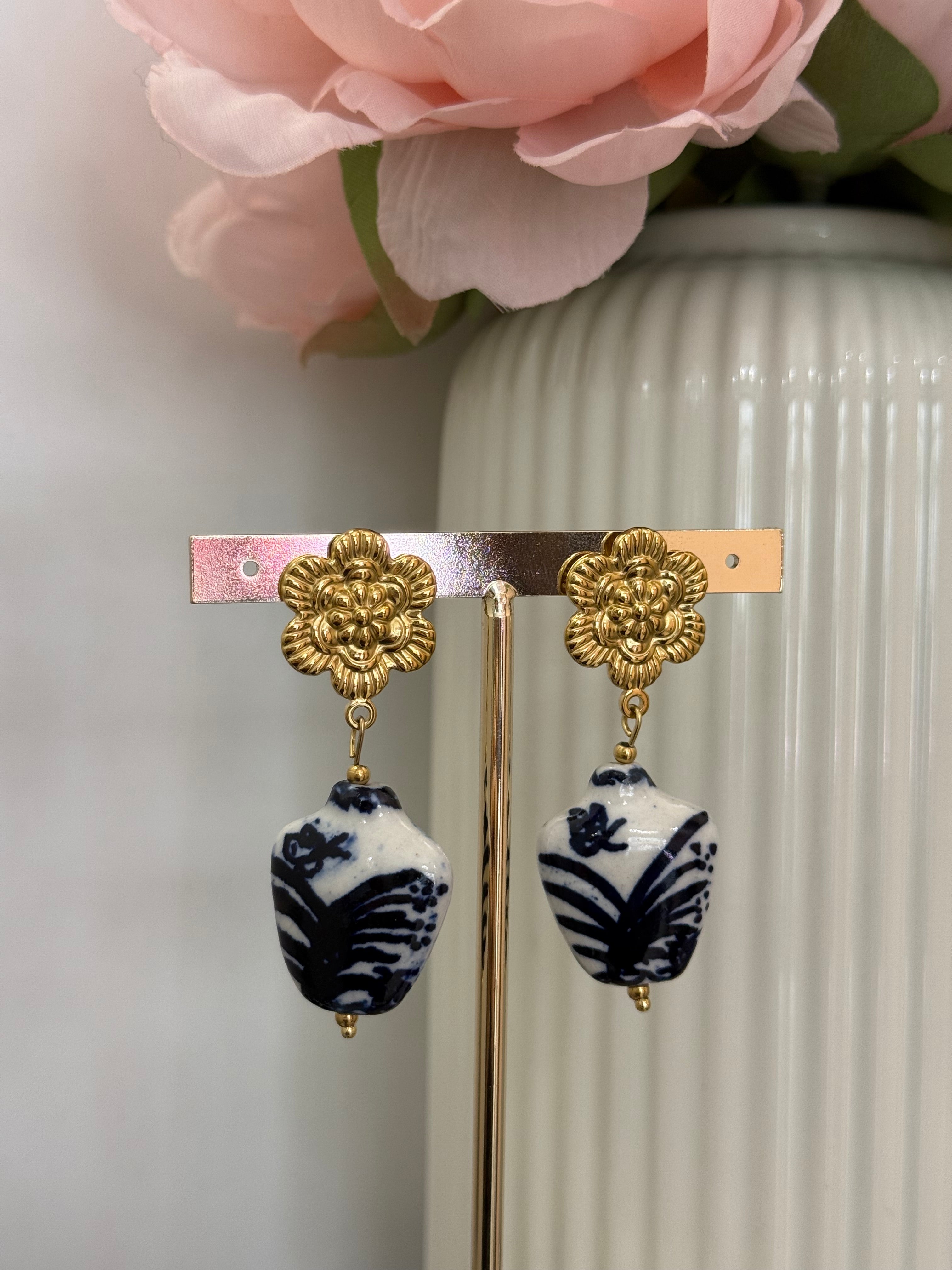 Orecchini pendenti fiore orientale effetto ceramica