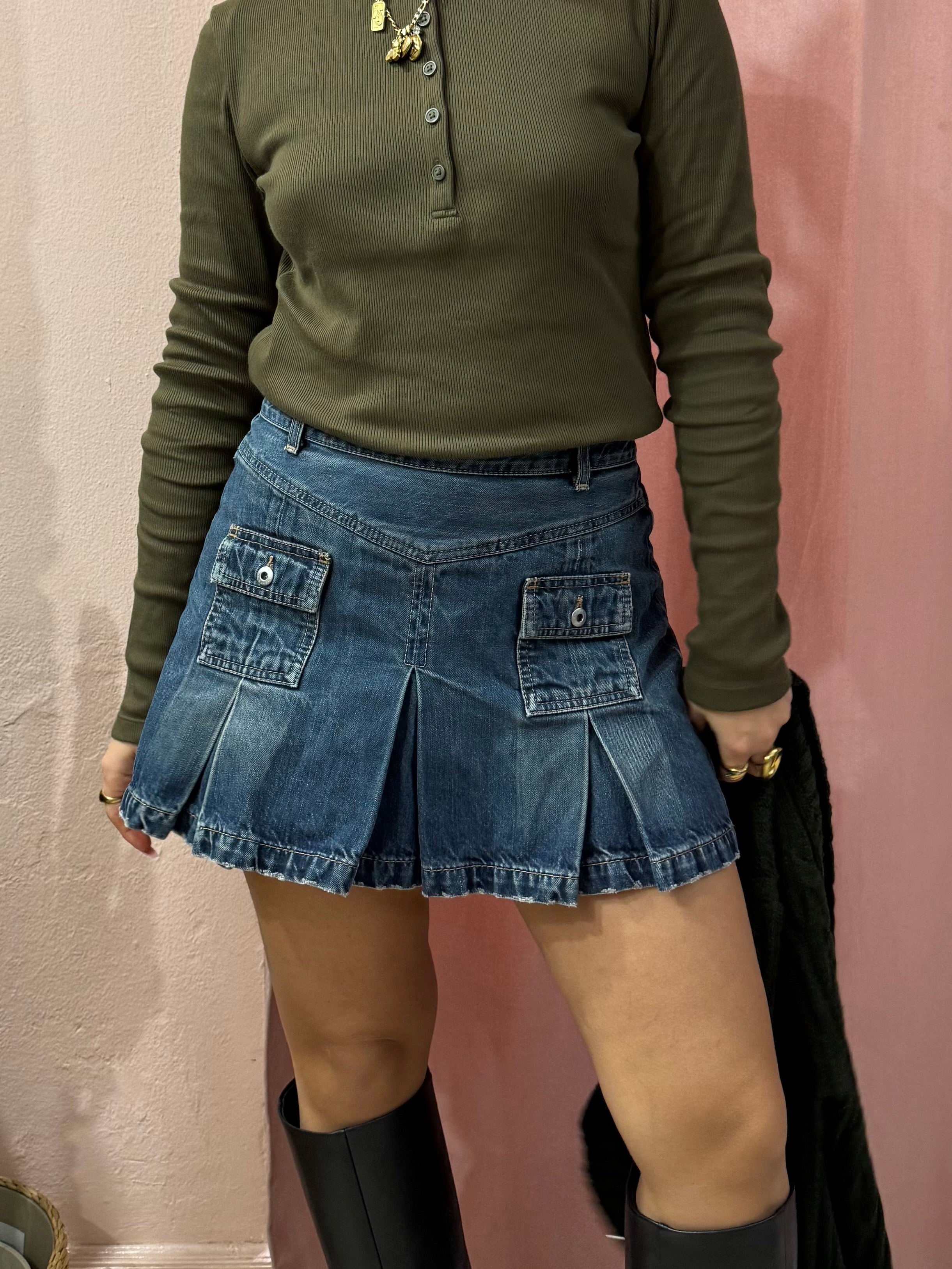 Minigonna in denim con pieghe