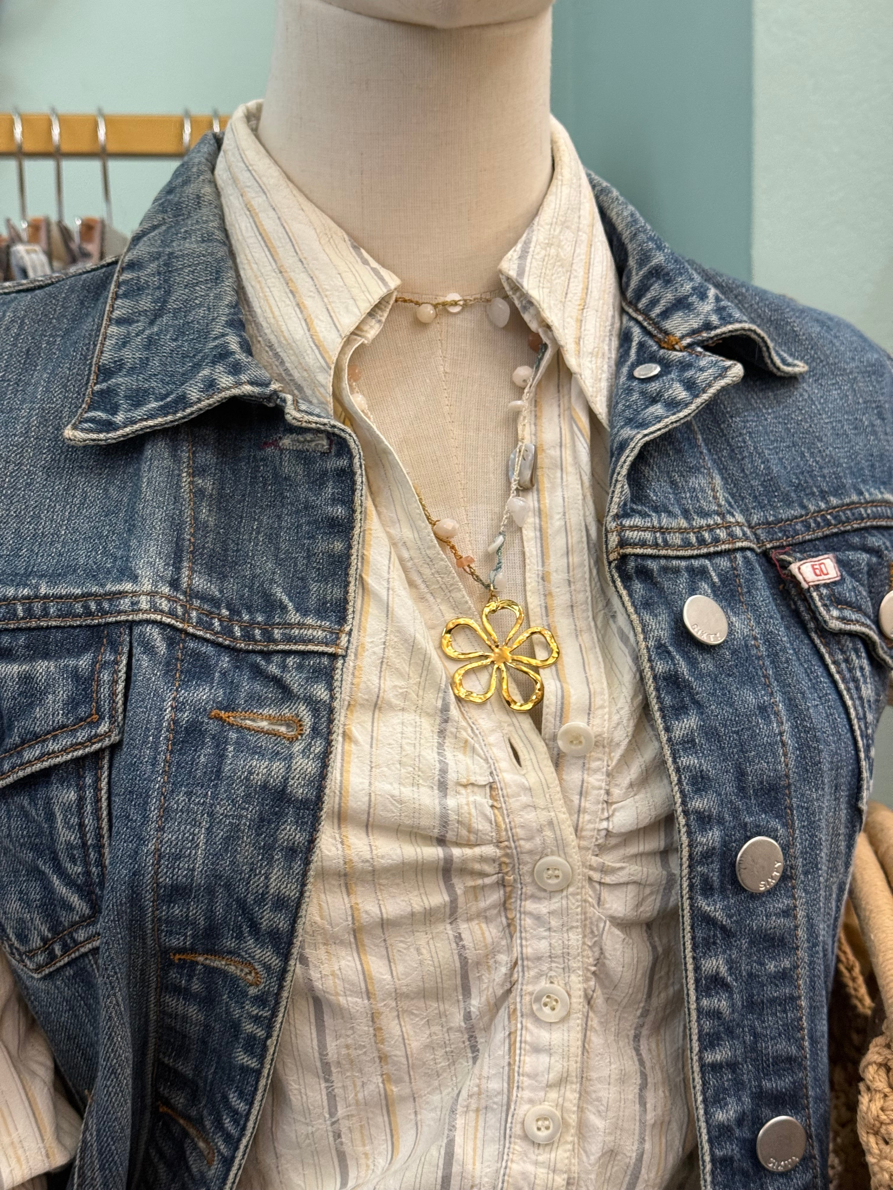 Collana lunga con fiore