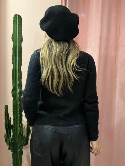 Maglia nera a collo alto in lana