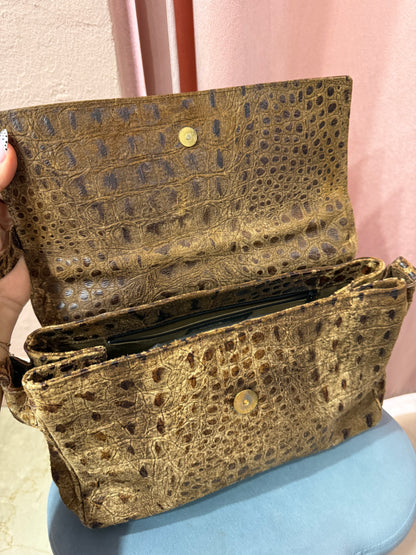 Borsa in vera pelle dettaglio chiusura centrale