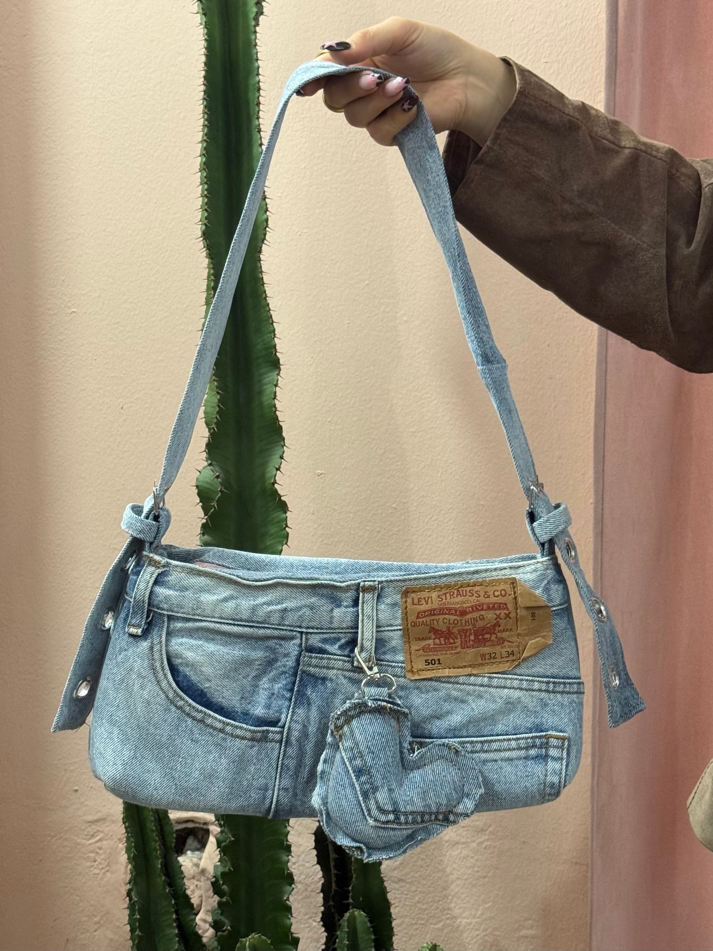 Borsa baguette Levis upcycling denim chiaro