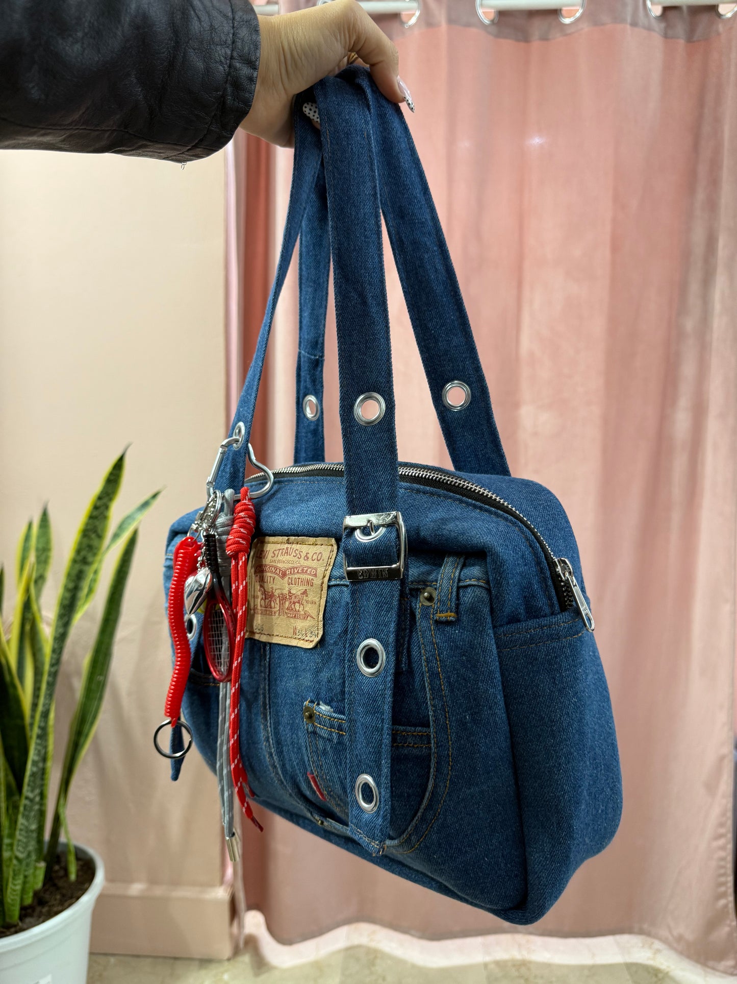 Borsa Levis upcycling a spalla