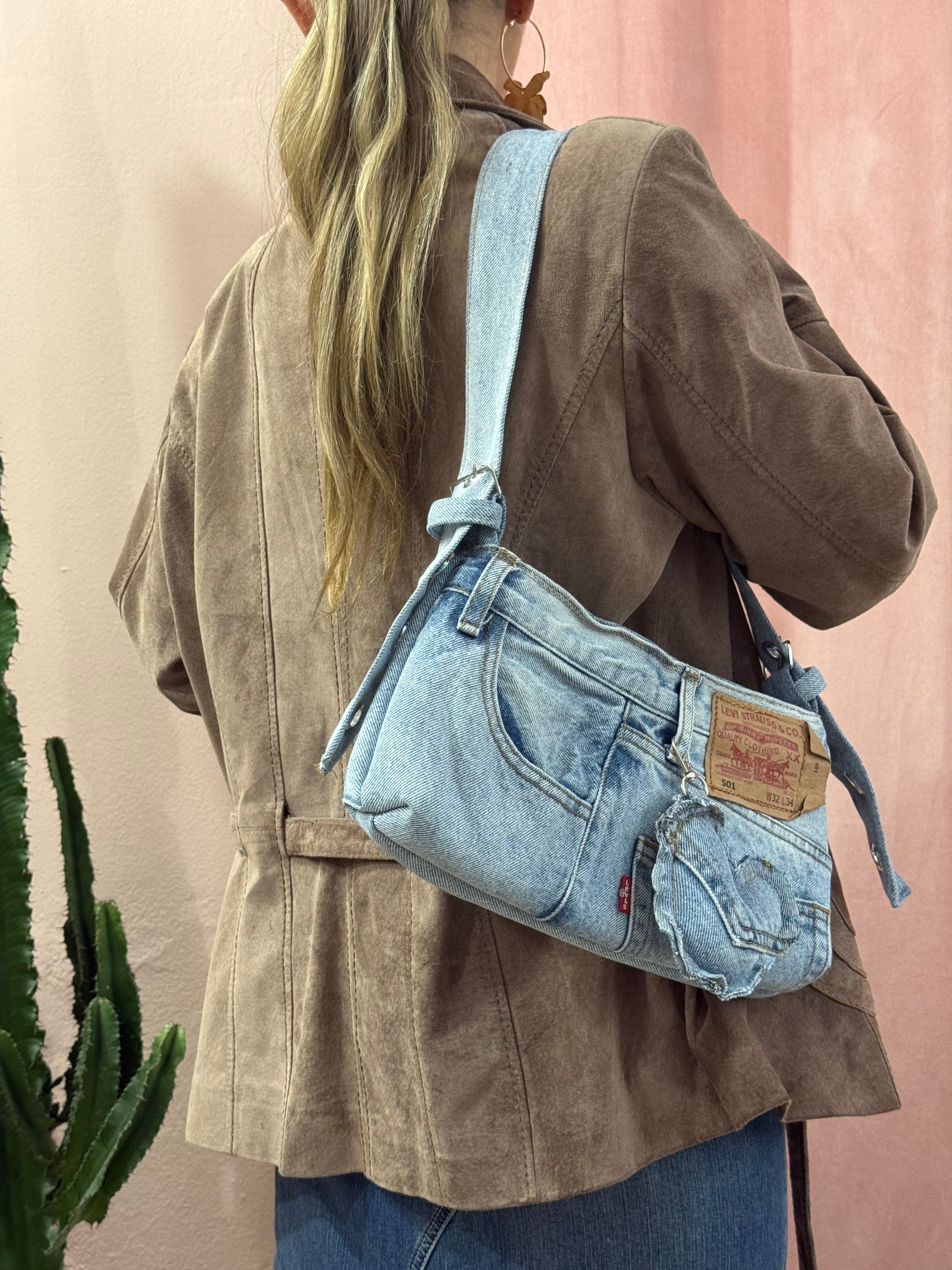 Borsa baguette Levis upcycling denim chiaro