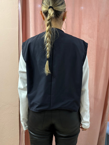 Gilet upcycling con fiocchi blu