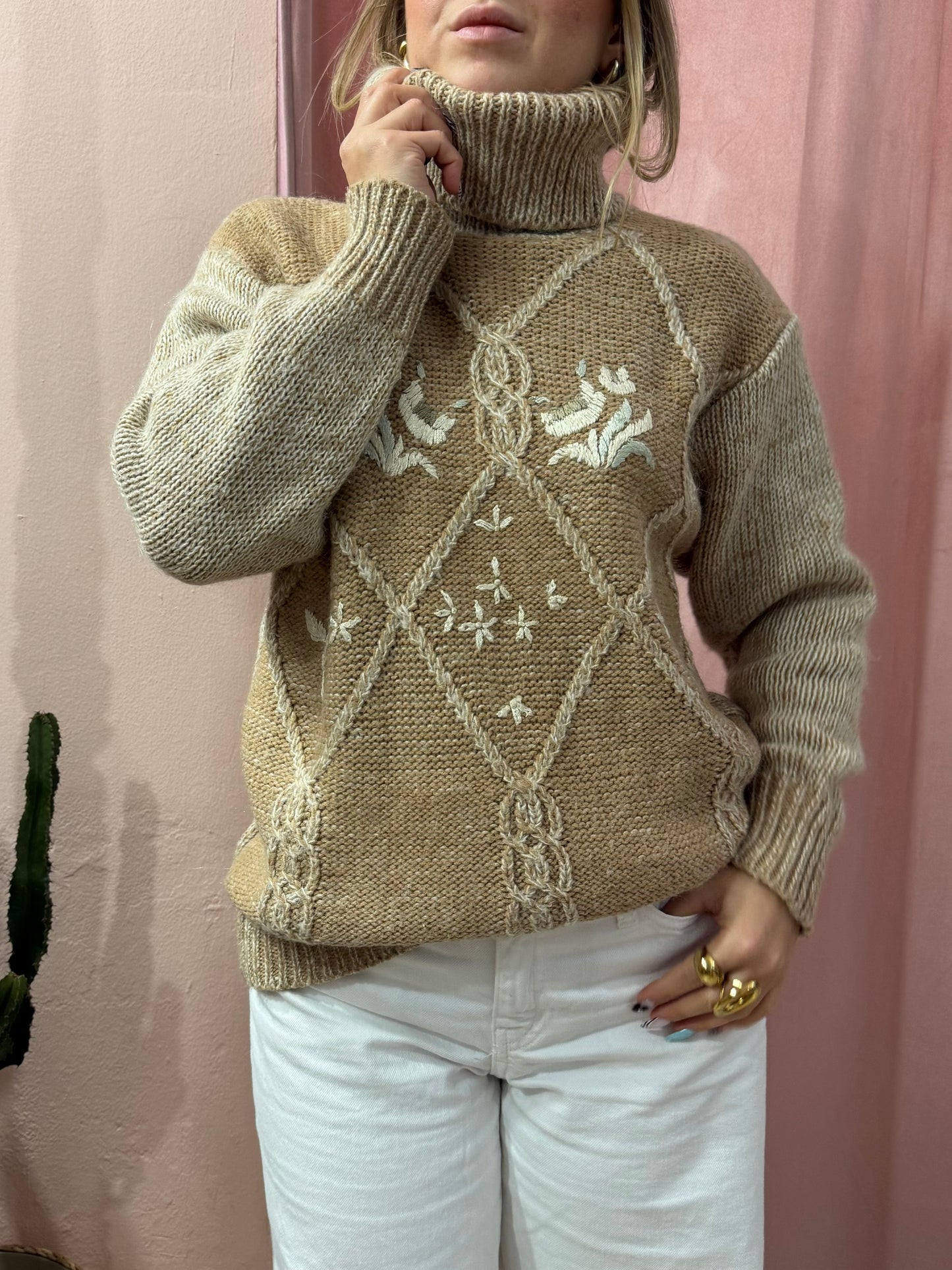 Maglione vintage collo alto in lana con ricami