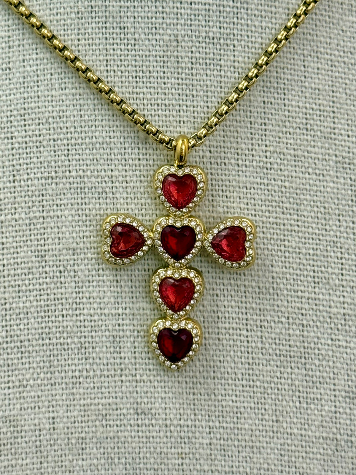 Collana con croce cuori rossi