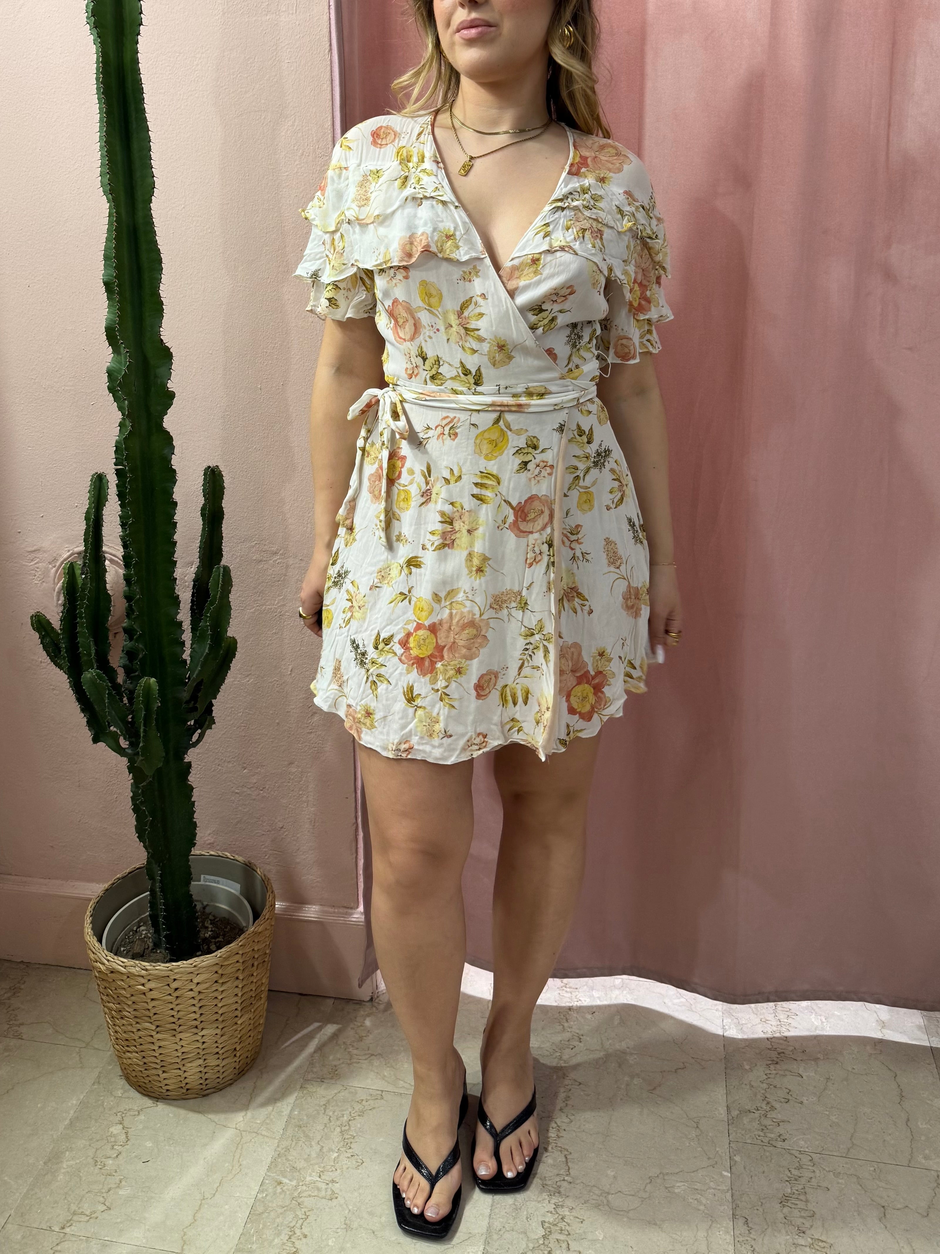 Vestito a fiori sul bianco
