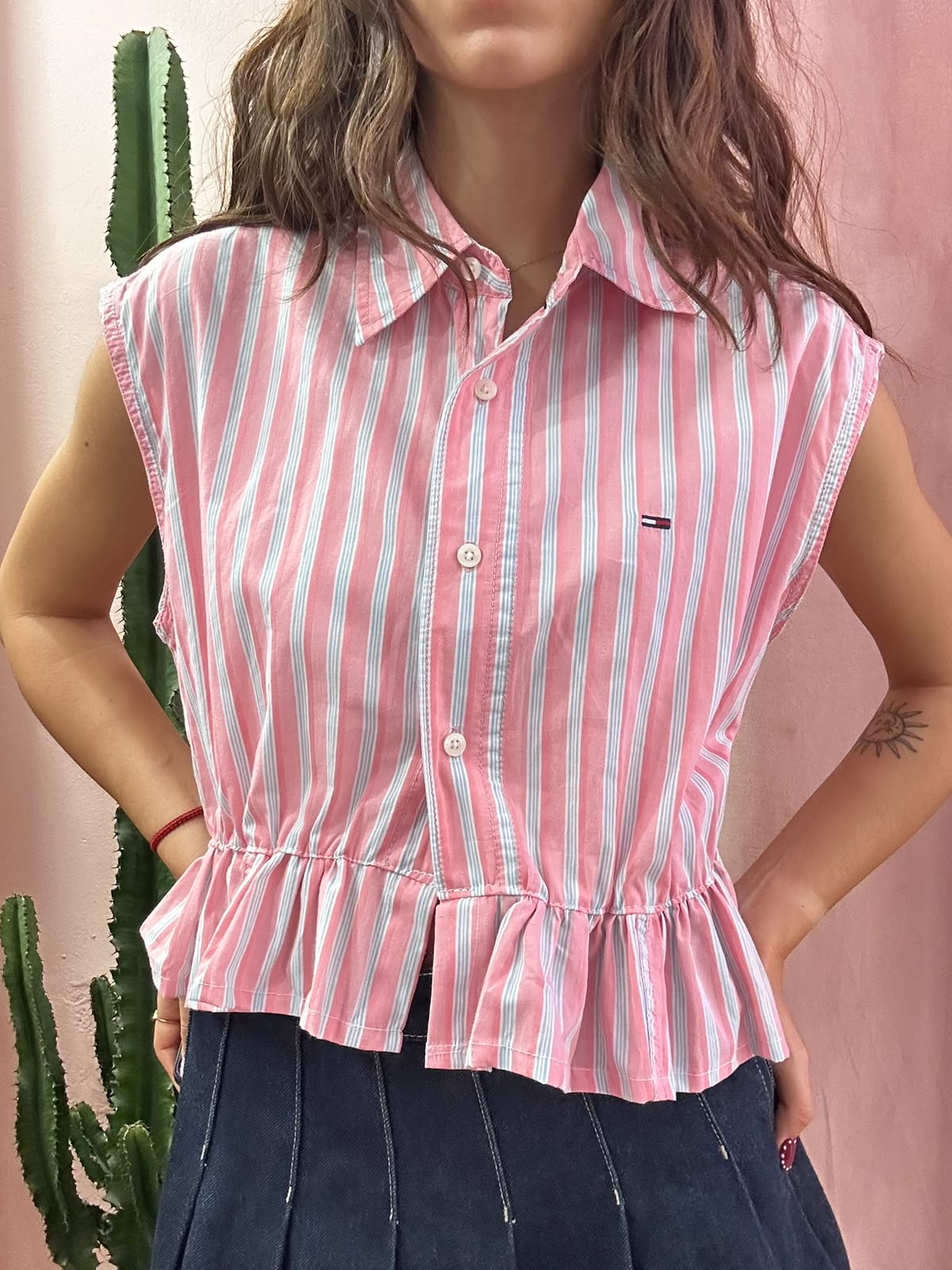 Camicia Tommy H. upcycling volant rosa righe azzurre