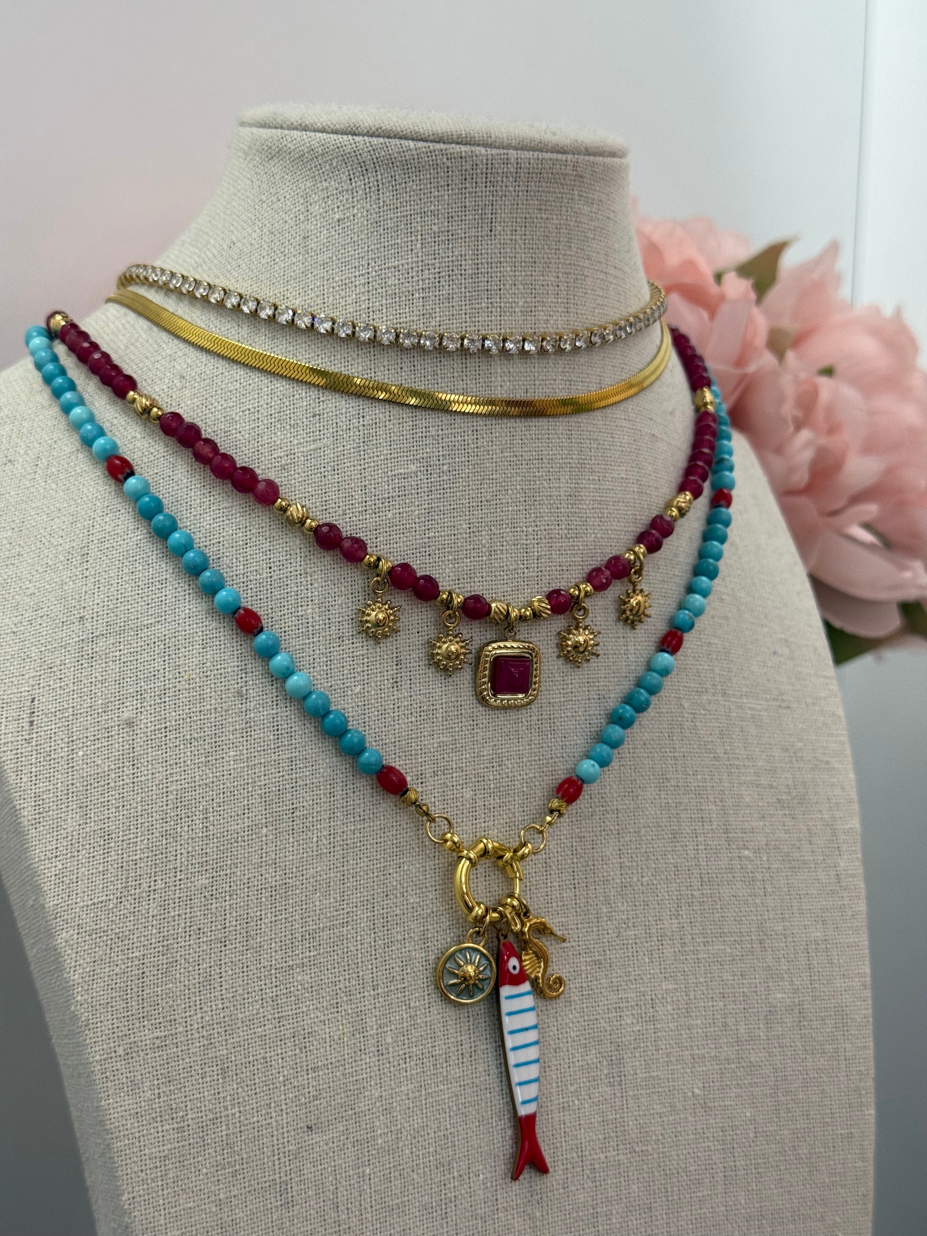 Collana turchese con ciondoli marini