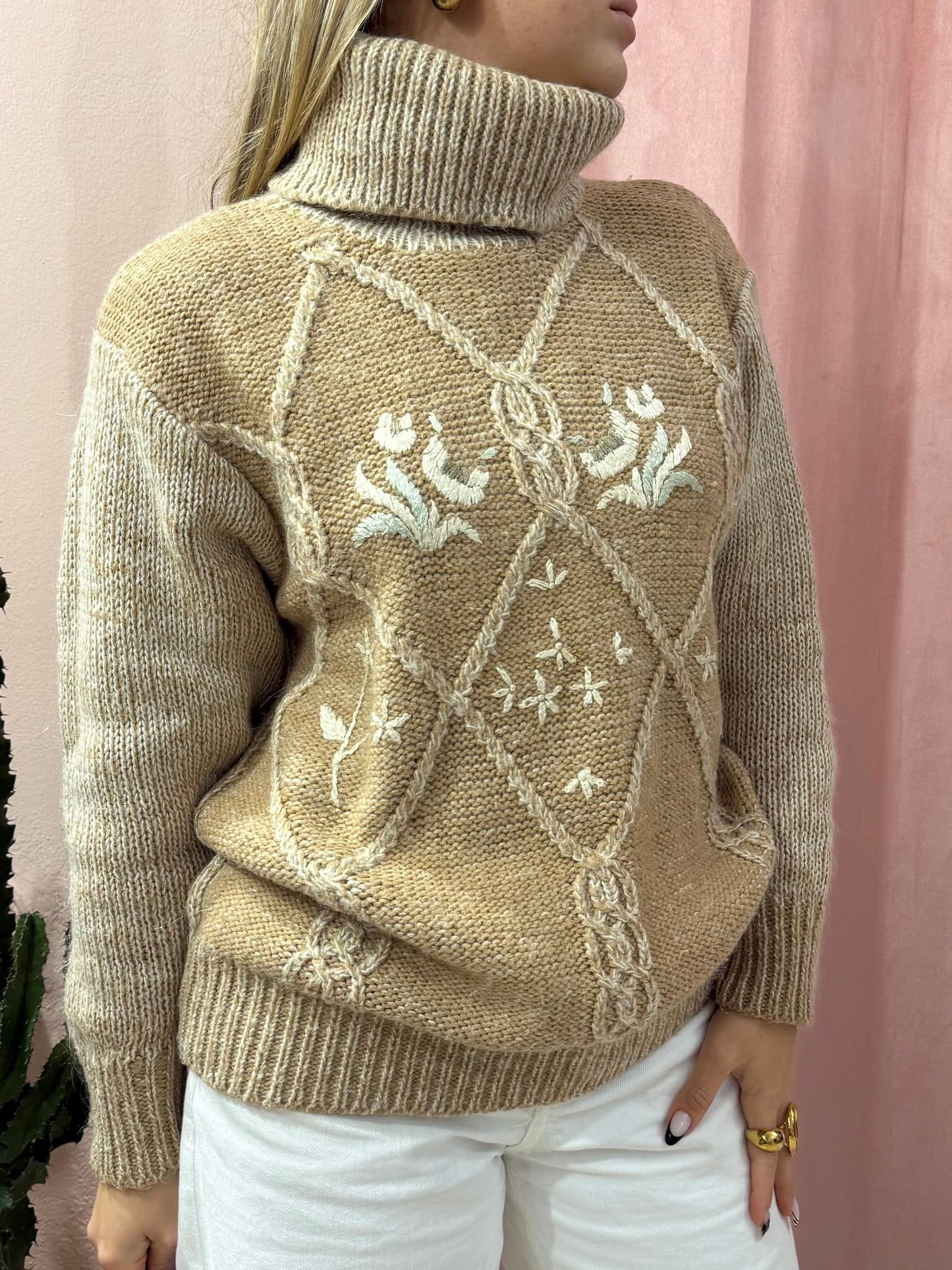 Maglione vintage collo alto in lana con ricami