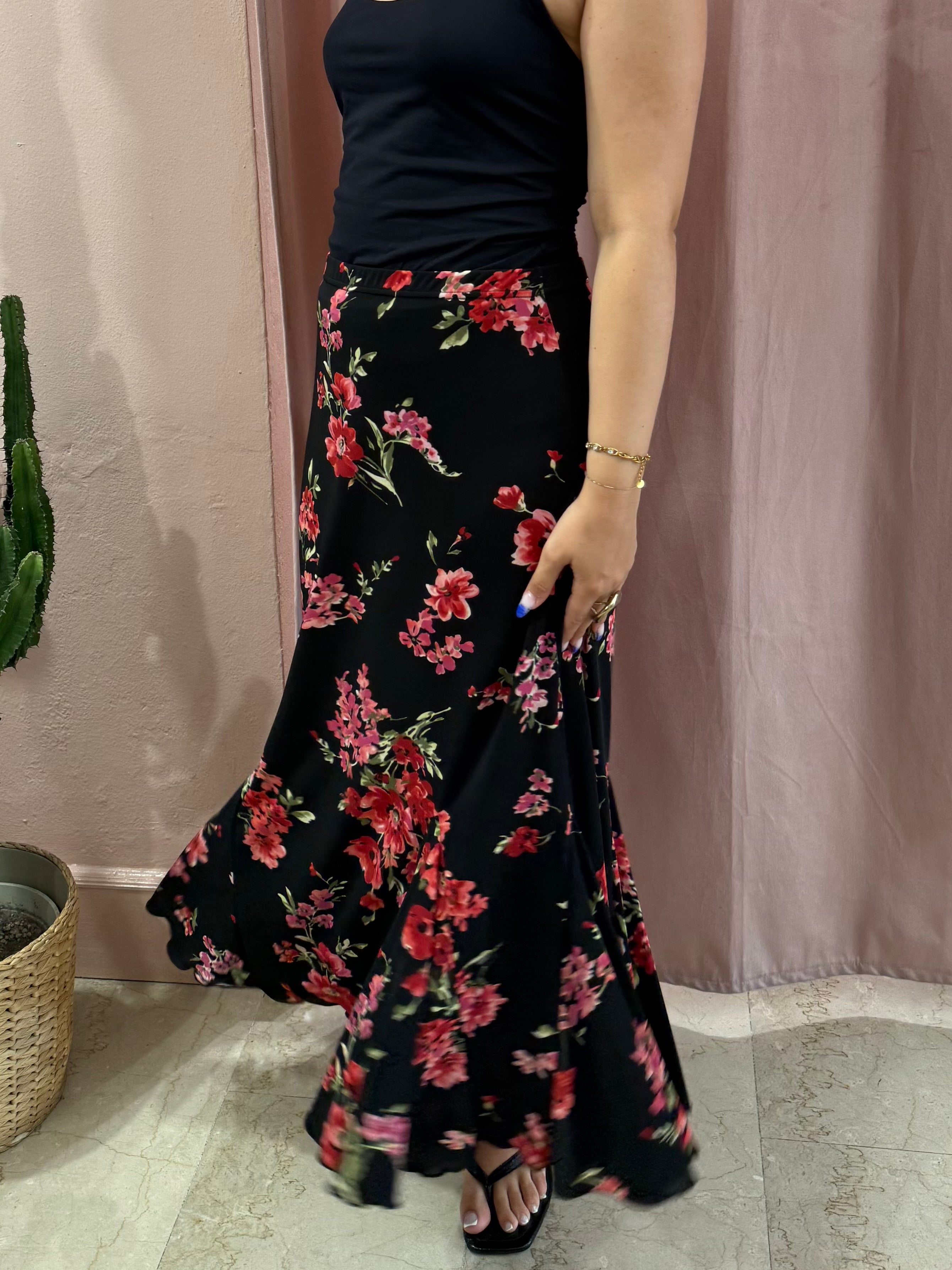 Gonna 00s nera fantasia fiori rossi