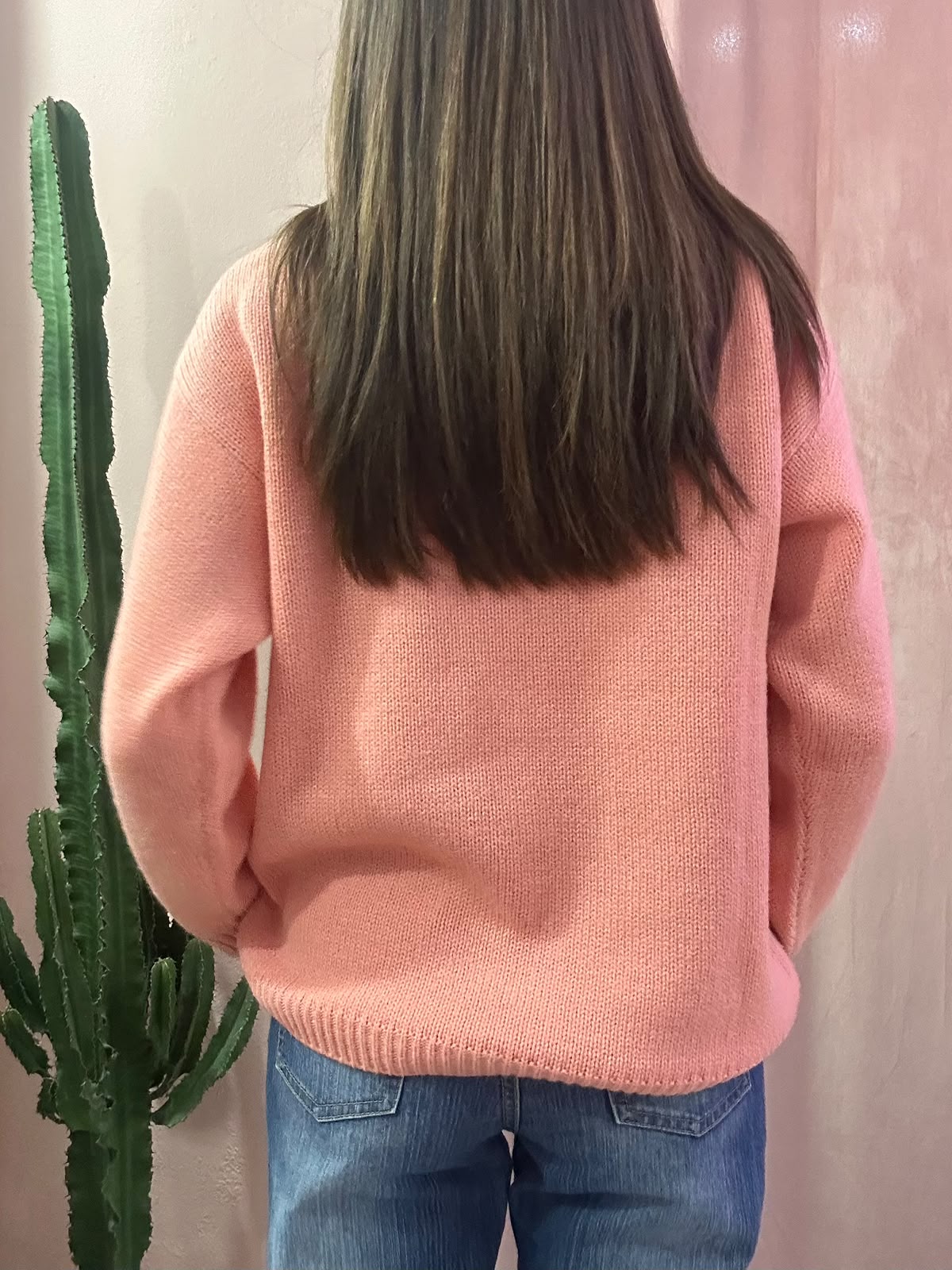 Maglione dolcevita salmone con ricami