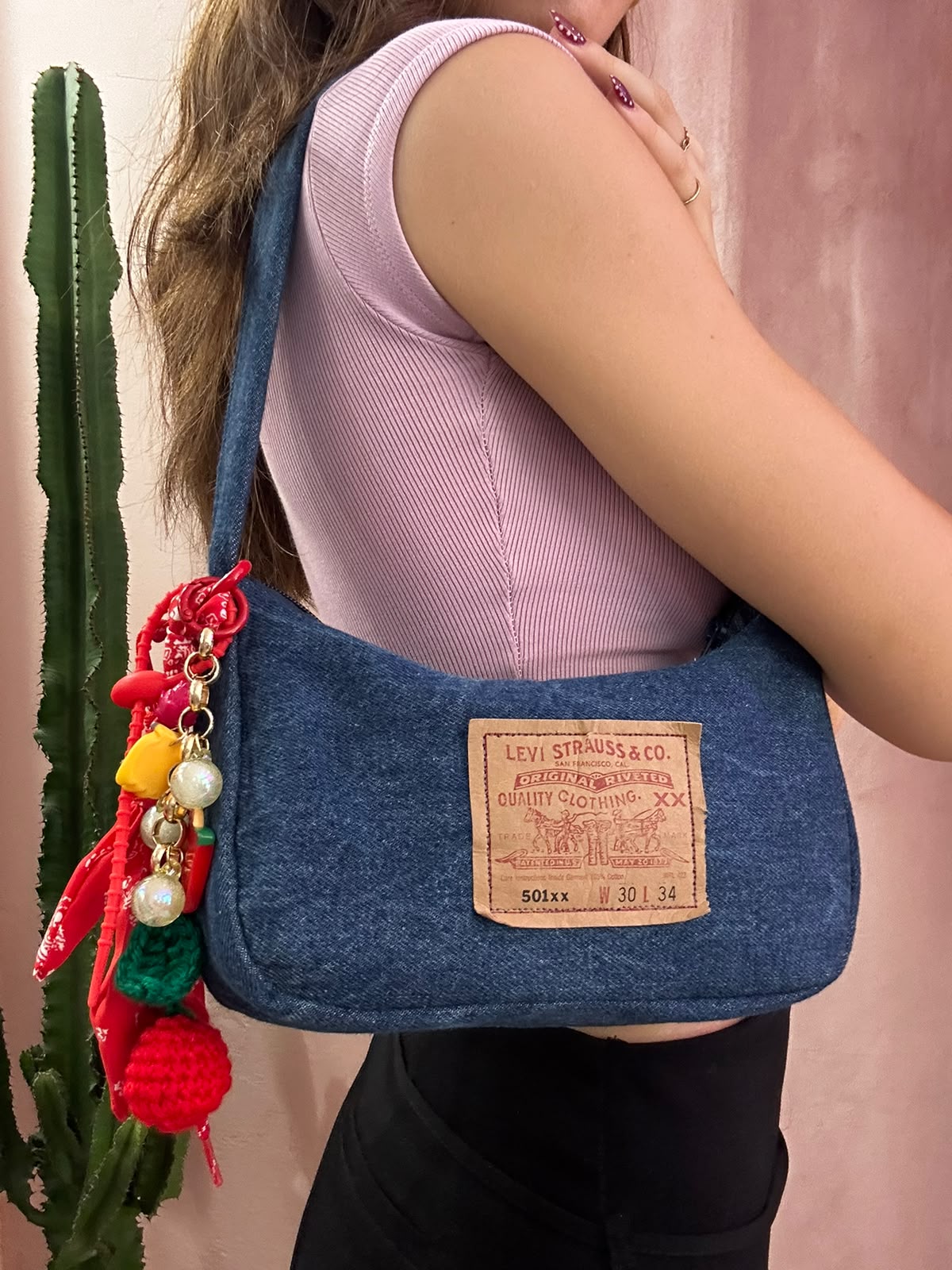 Borsa Levis upcycling denim scuro
