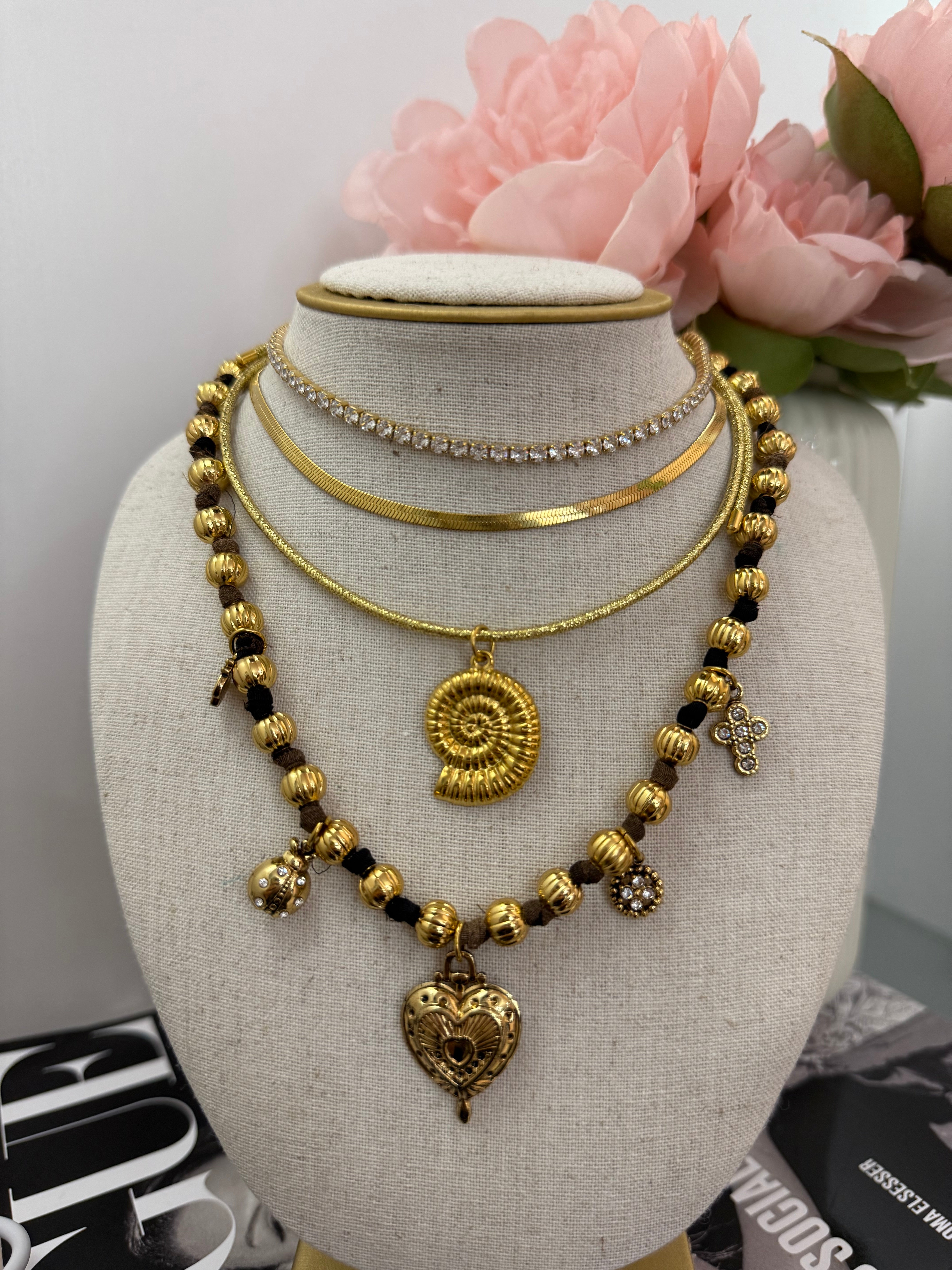 Collana multi charm con sfere dorate