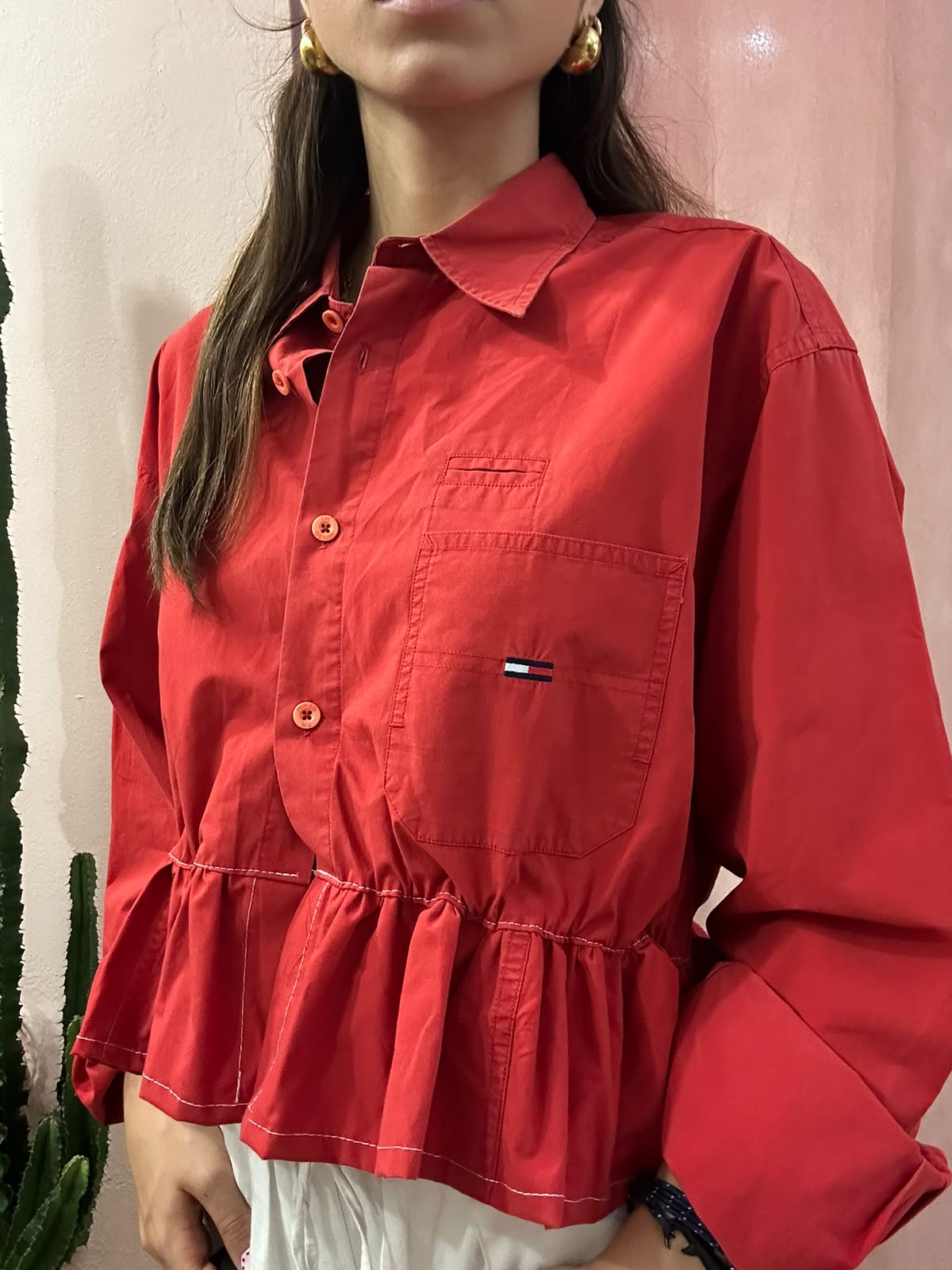 camicia Tommy Hilfiger upcycling volant rossa
