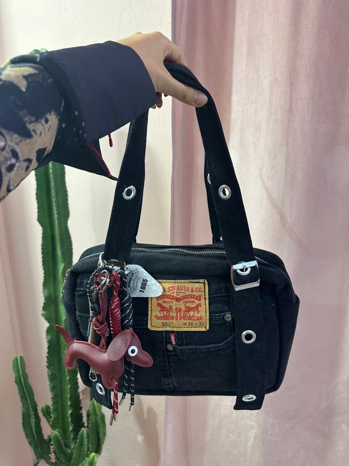 Borsa Levis upcycling nera