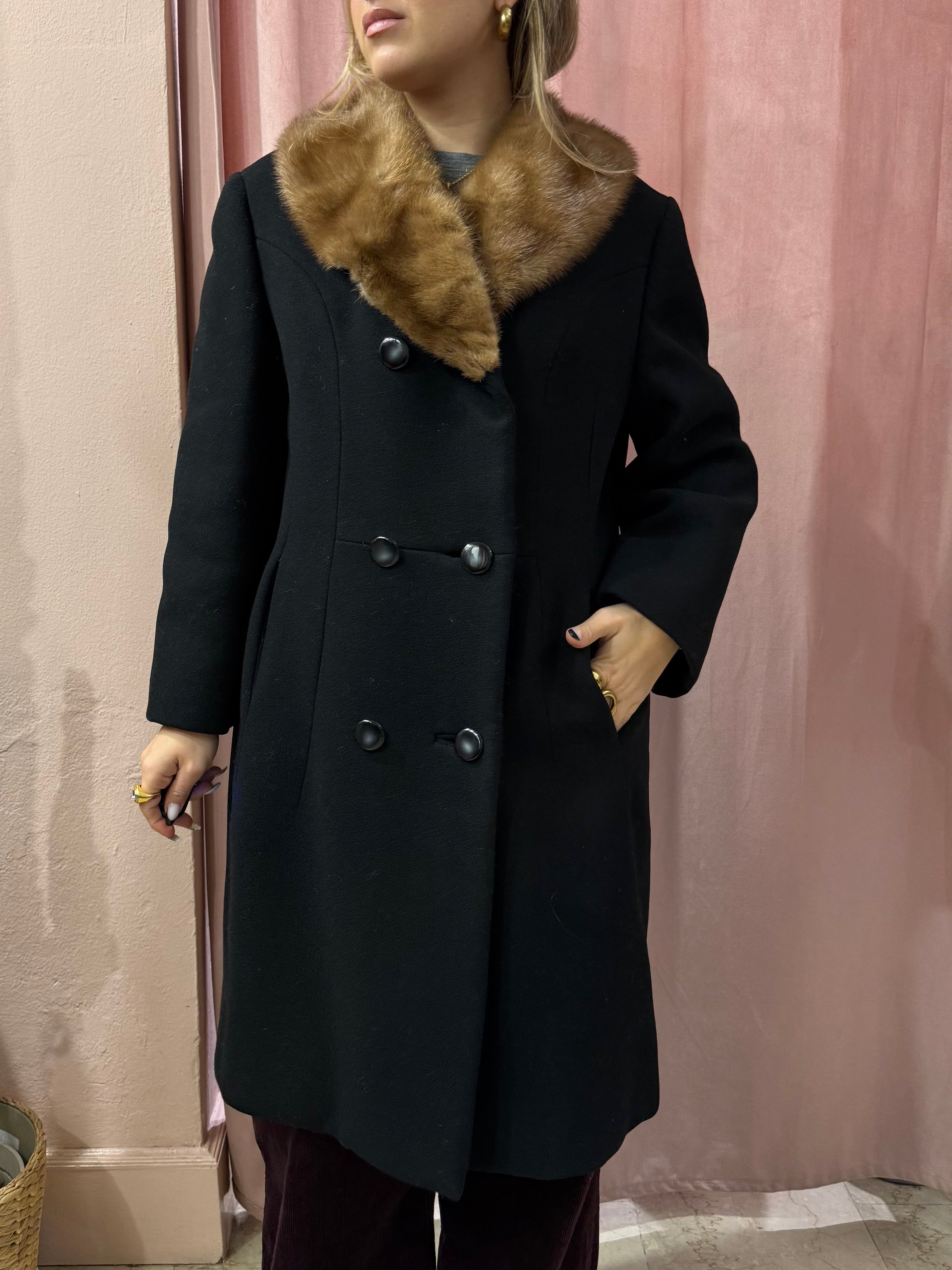 Cappotto nero in lana collo in visone