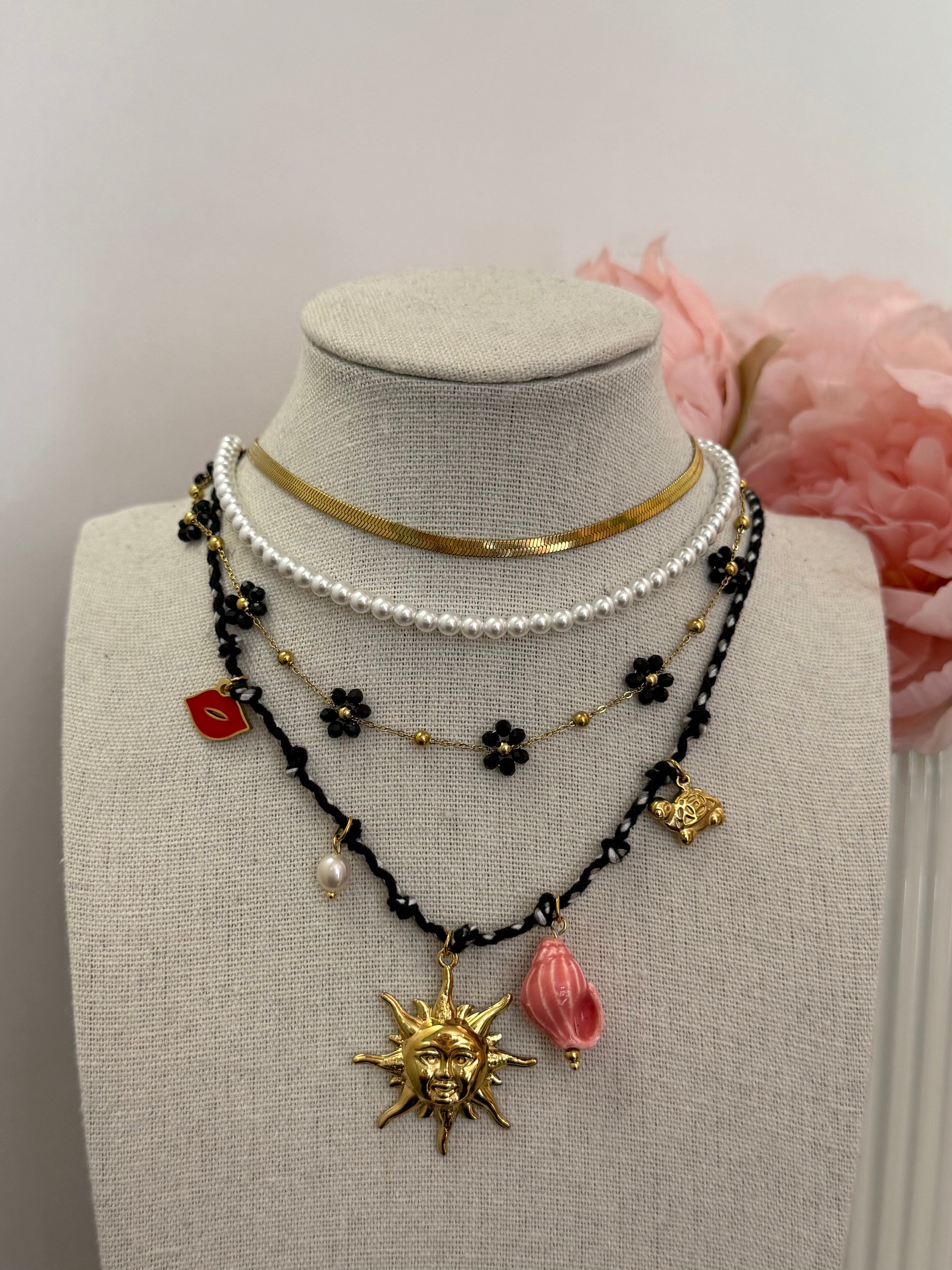 Collana con sole multi charm corda nera