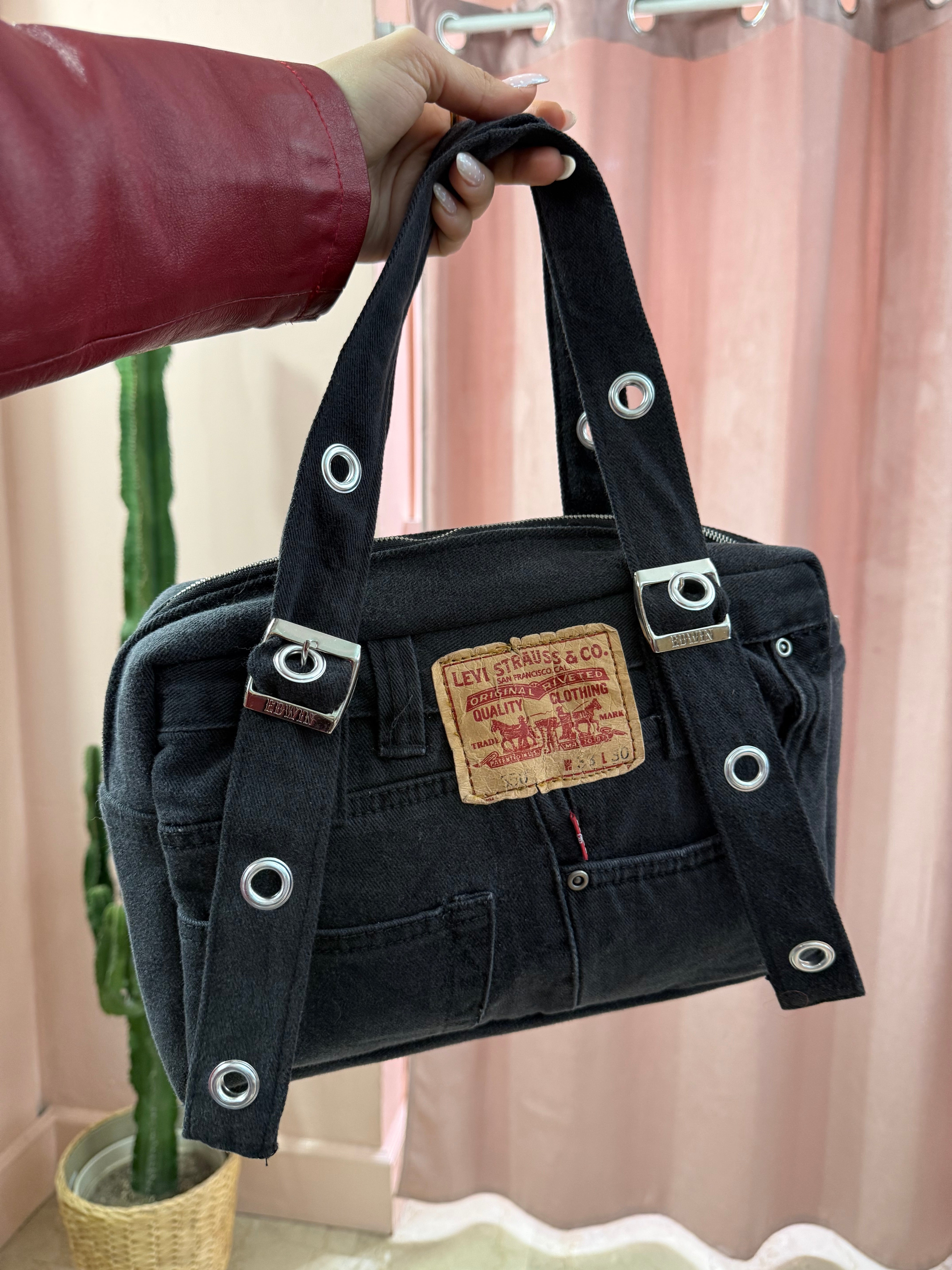 Borsa Levis upcycling nera