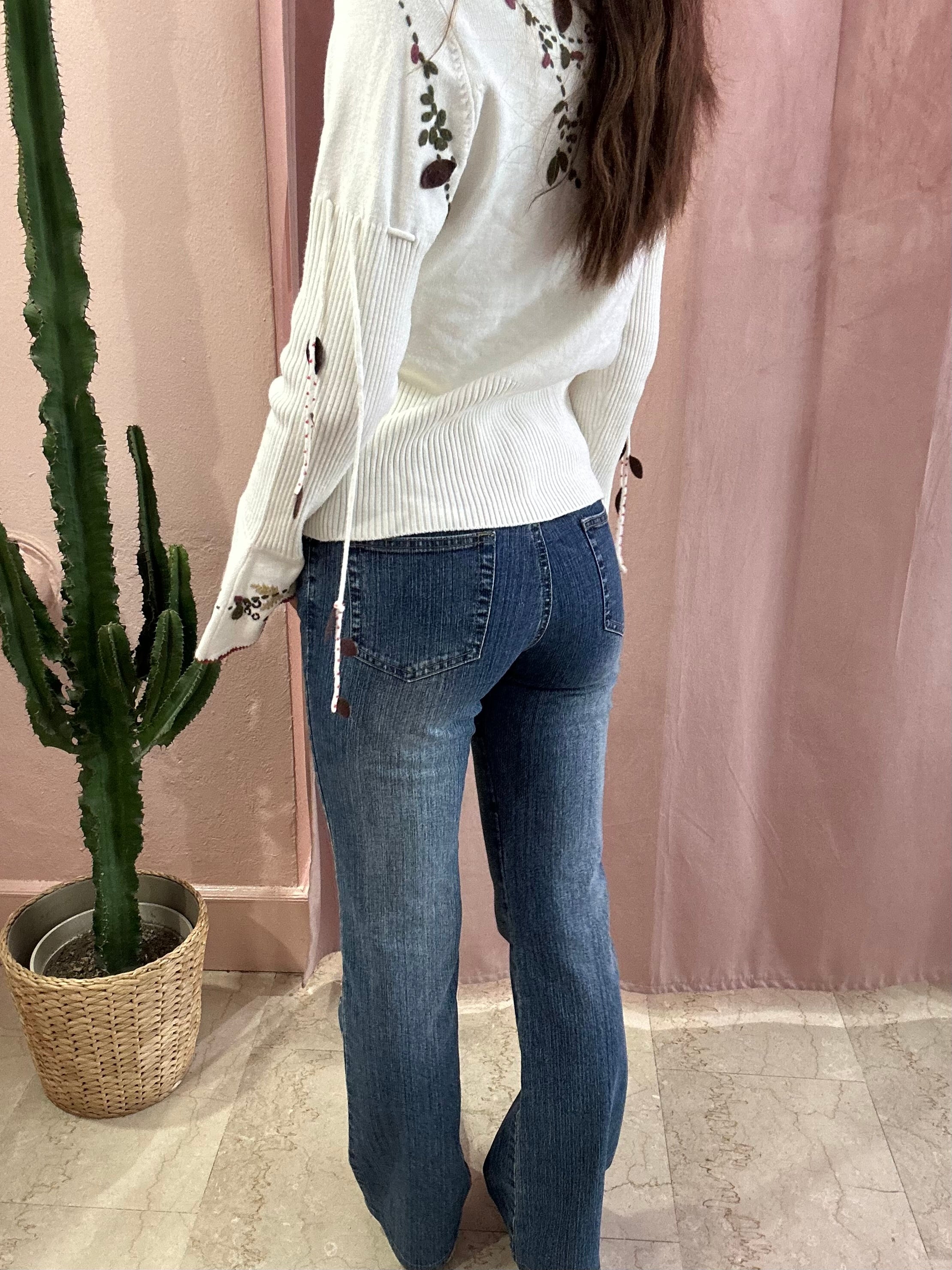 Jeans 00s con applicazioni e ricami