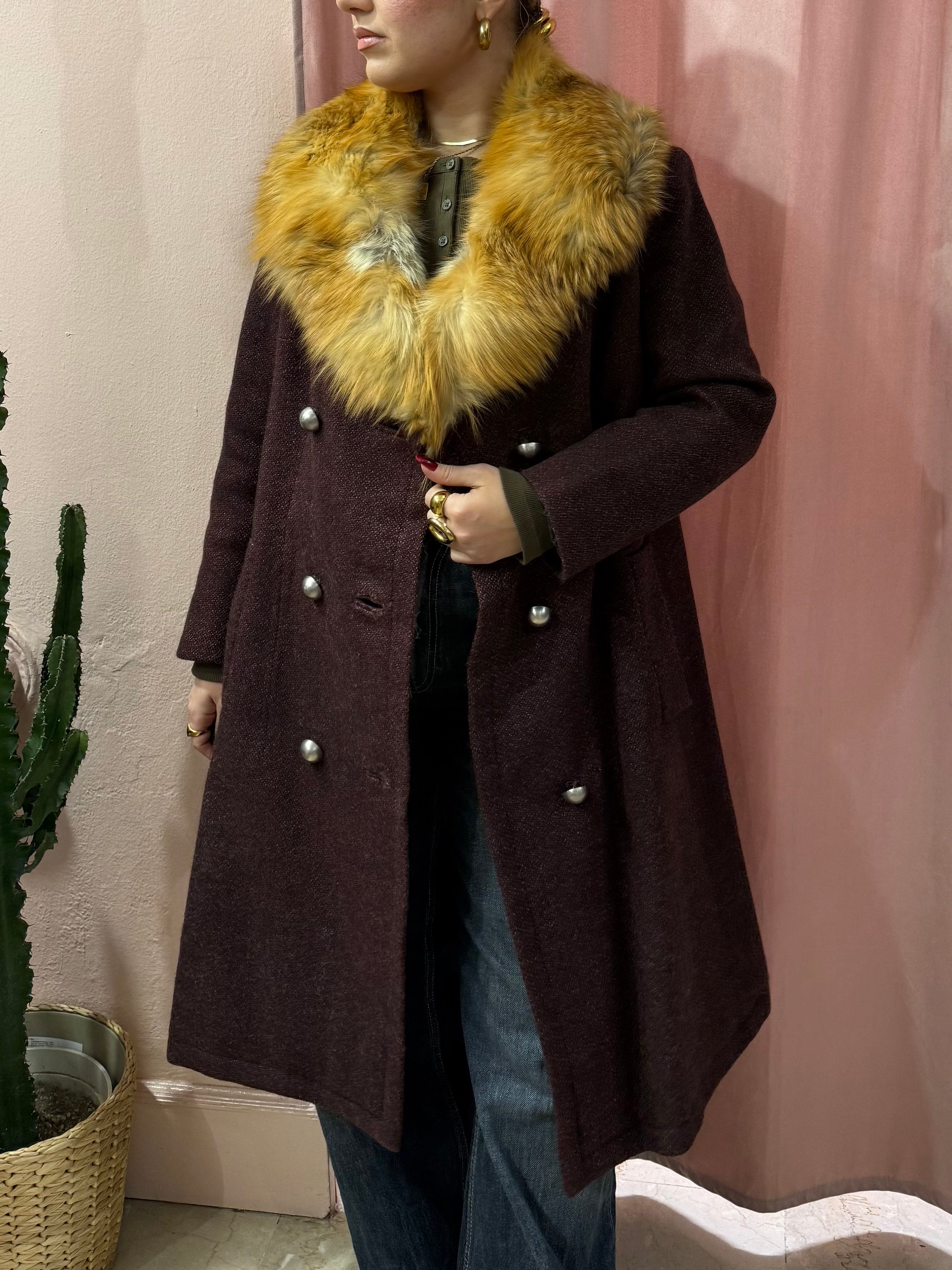 Cappotto vintage bordeaux con collo in volpe