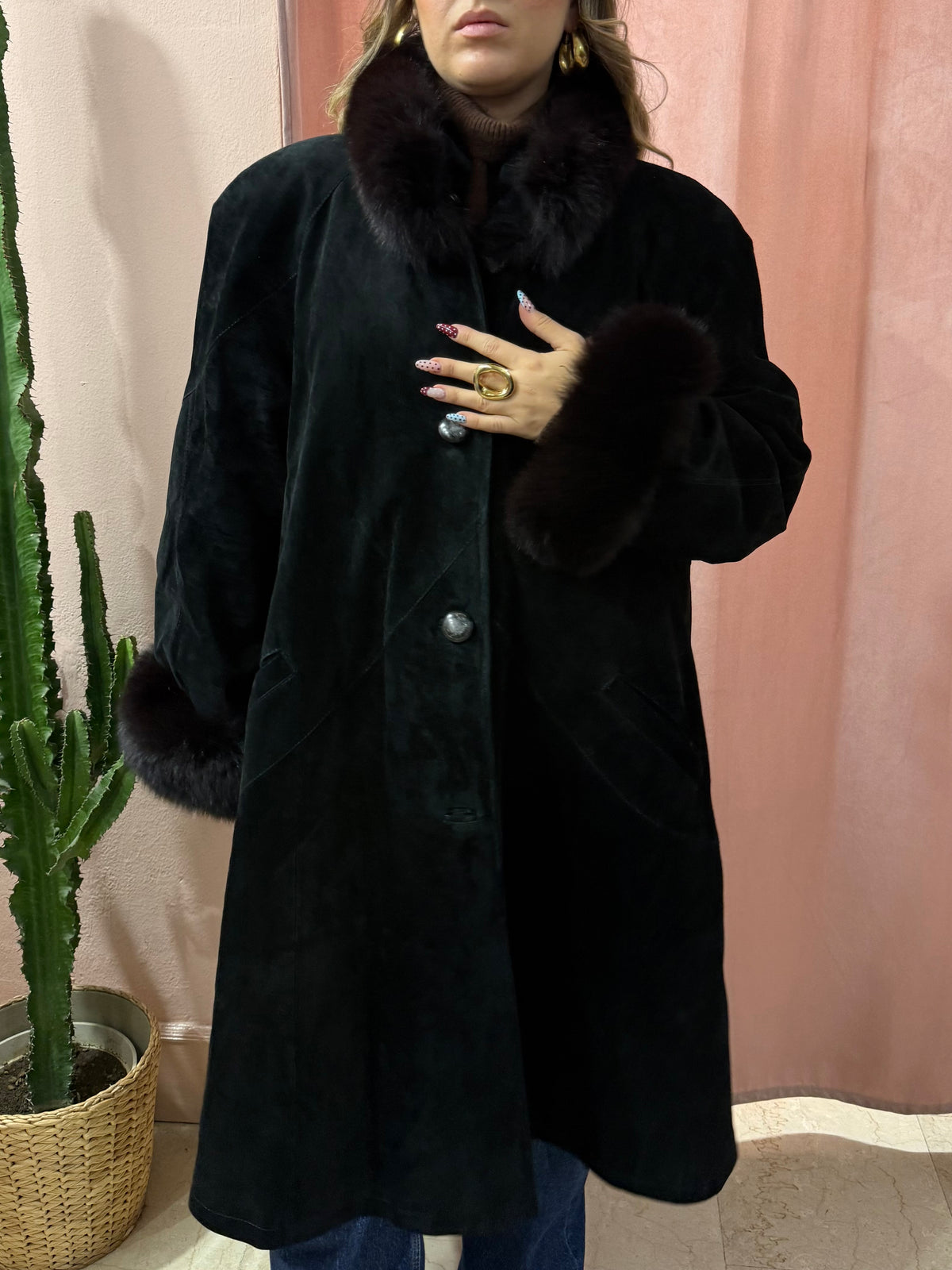 Cappotto in vera pelle nero con dettagli in volpe
