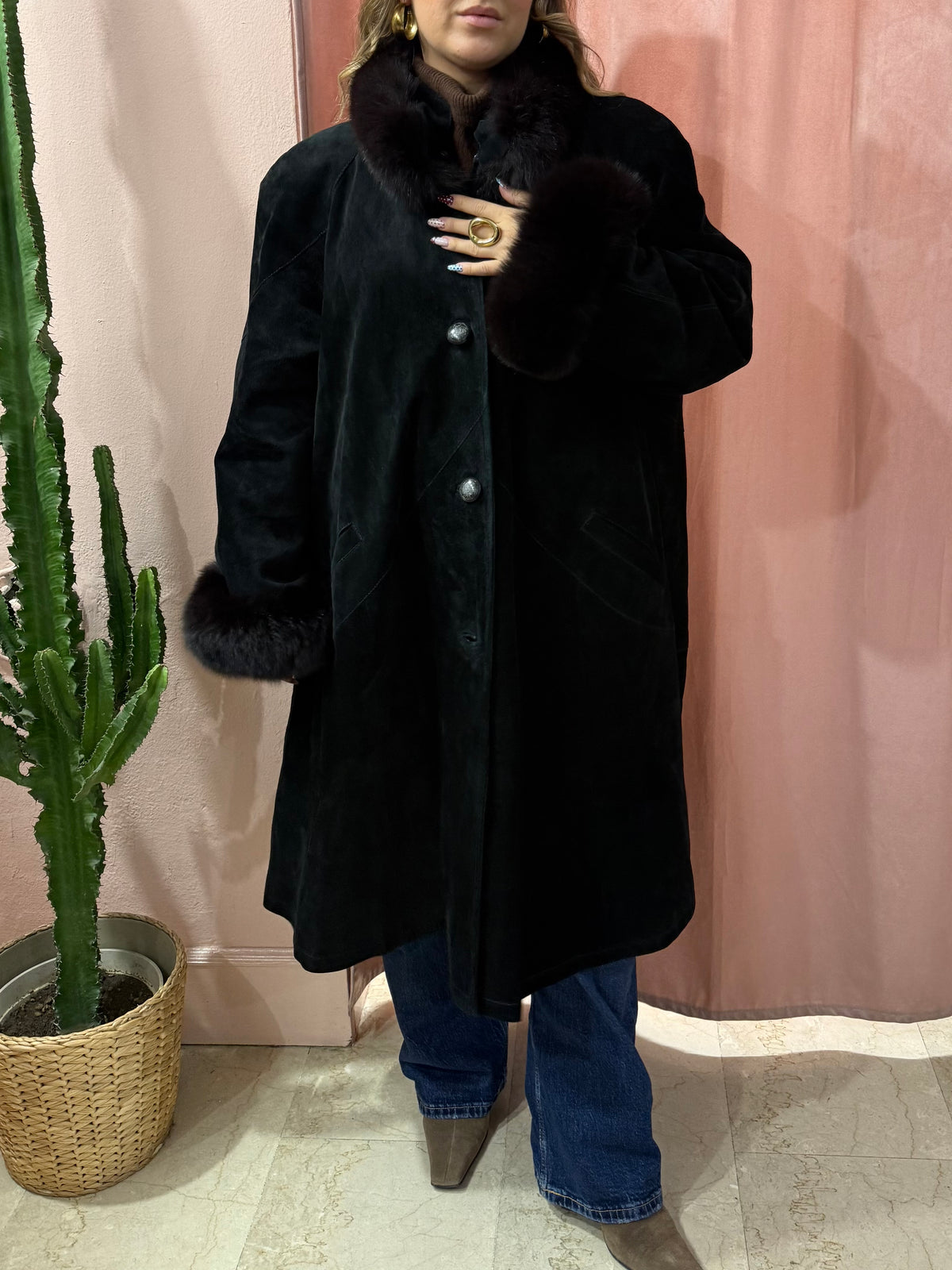 Cappotto in vera pelle nero con dettagli in volpe