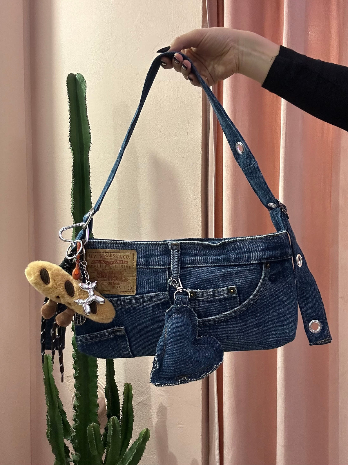 Borsa levis baguette upcycling denim scuro