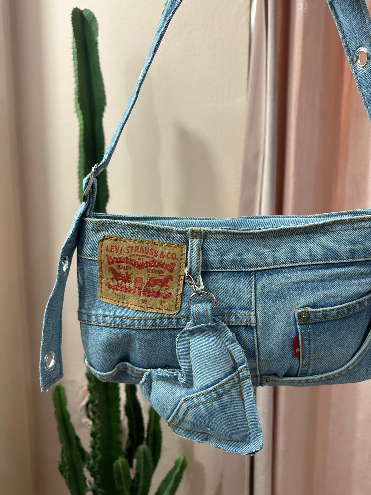 borsa levis baguette upcycling denim chiaro