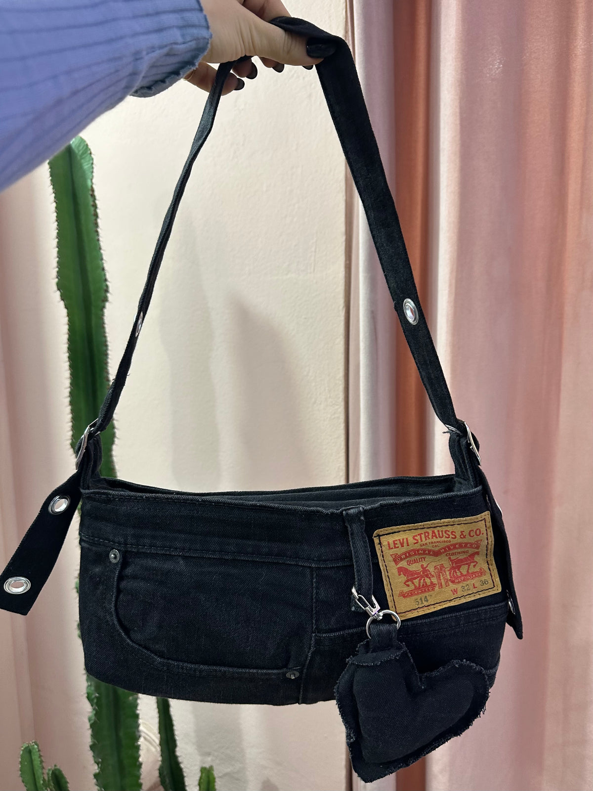 borsa levis baguette upcycling nera
