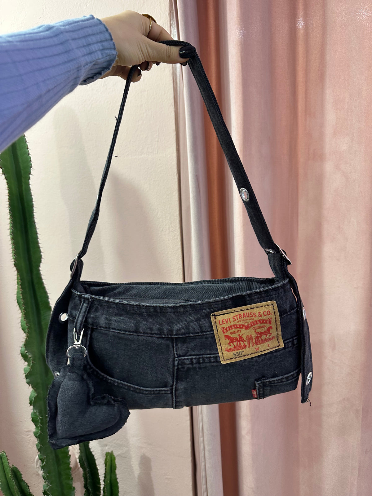 Borsa Levis baguette upcycling grigio scuro