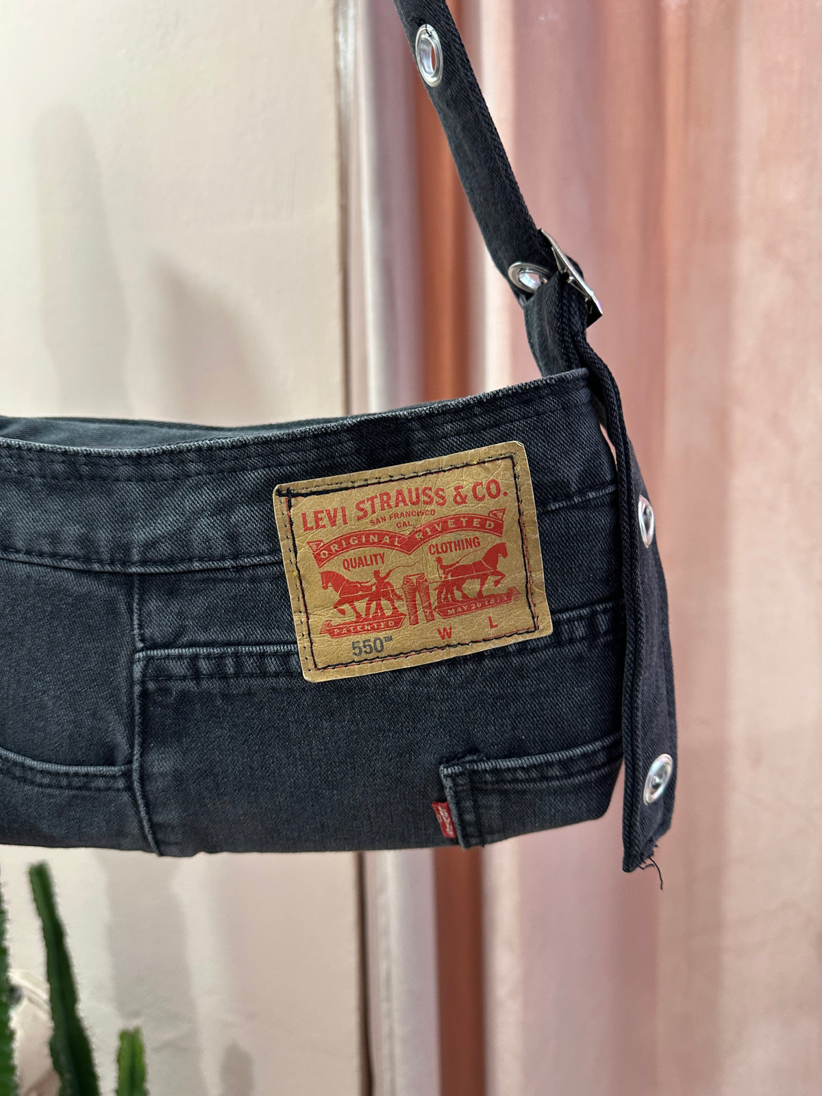 Borsa Levis baguette upcycling grigio scuro
