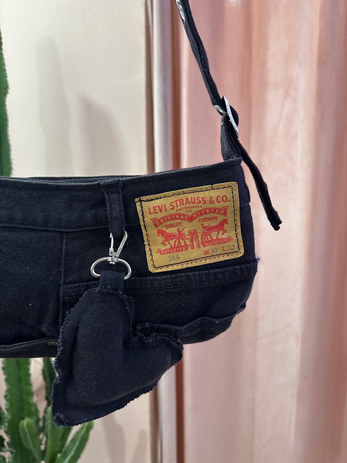 Borsa levis baguette upcycling nera