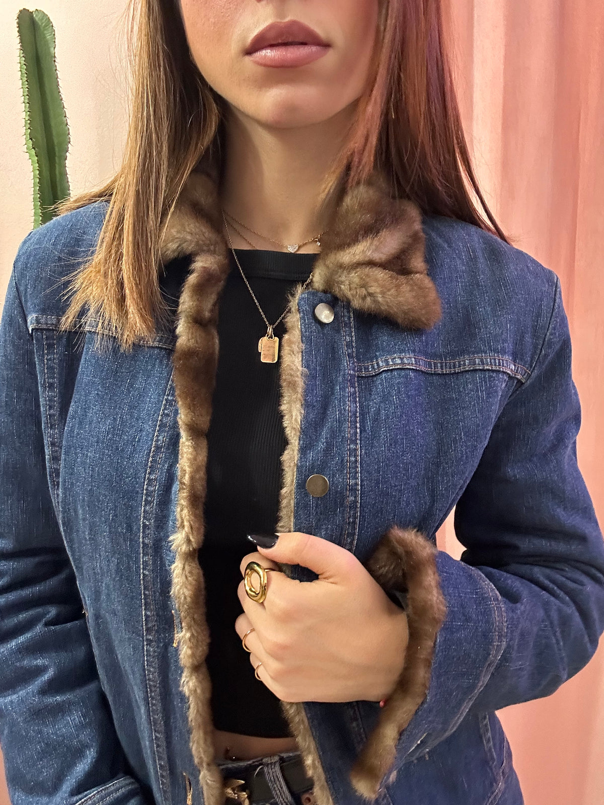 Giacca in denim con inserti in pelo