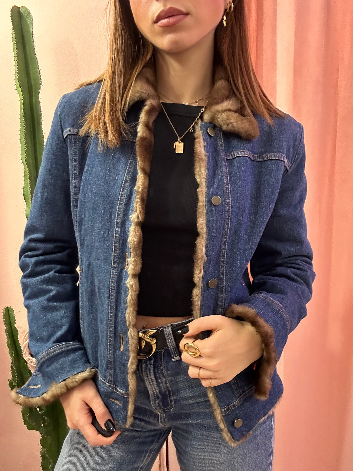 Giacca in denim con inserti in pelo